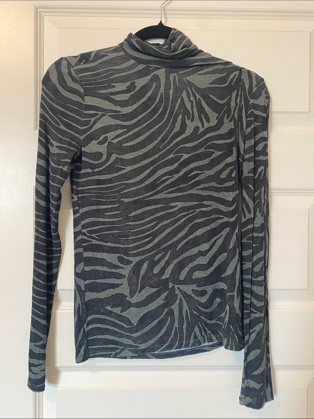 Express Women's Green Charcoal Zebra Print Long Sleeve Top